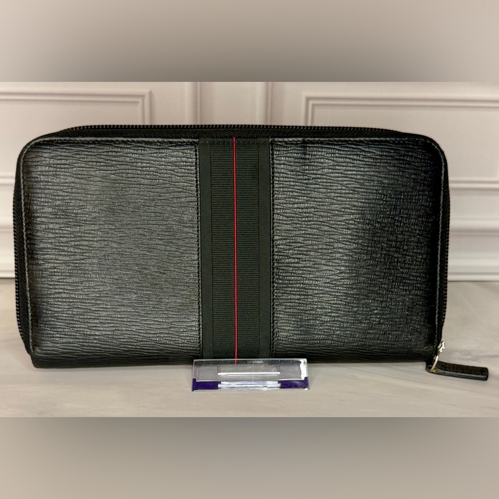 Salvatore Ferragamo Black Leather Zip Passport Travel Organizer Like New - Picture 3 of 10